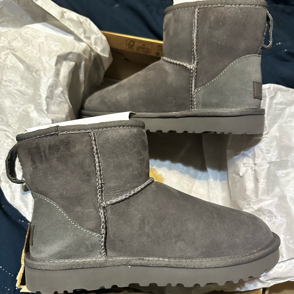 UGG Classic Mini II in Gray